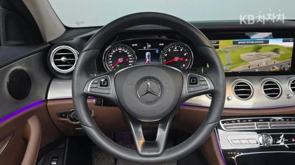 Mercedes-Benz E-Клас (W213)E200 Avantgarde - 16