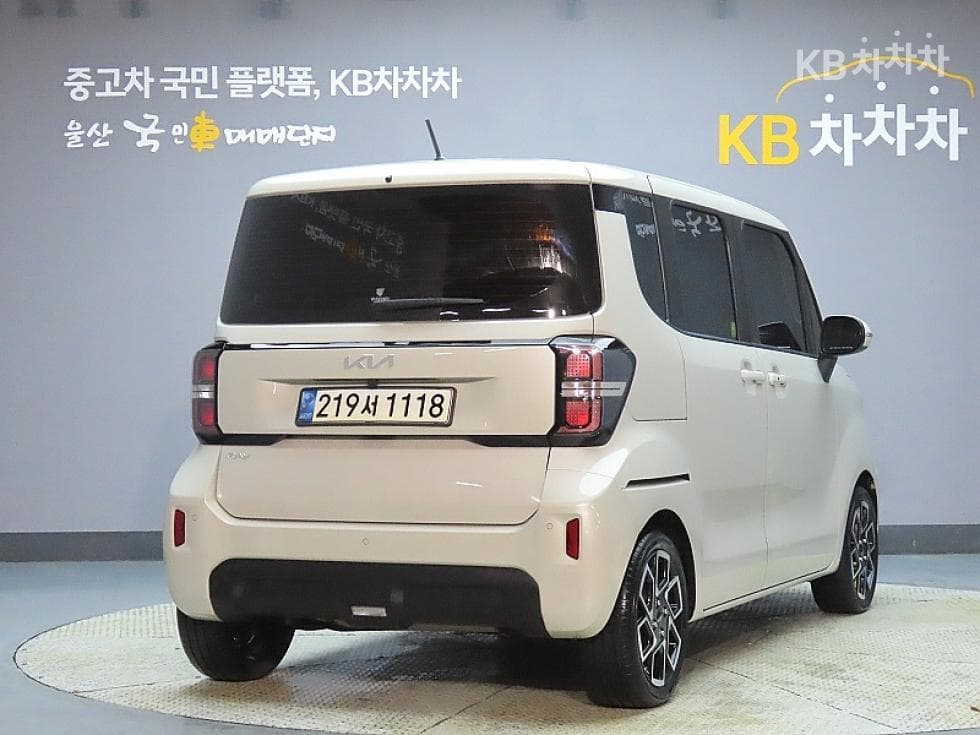 Kia The New (facelift) Kia Ray (van)1.0 Gasoline Signature - 2