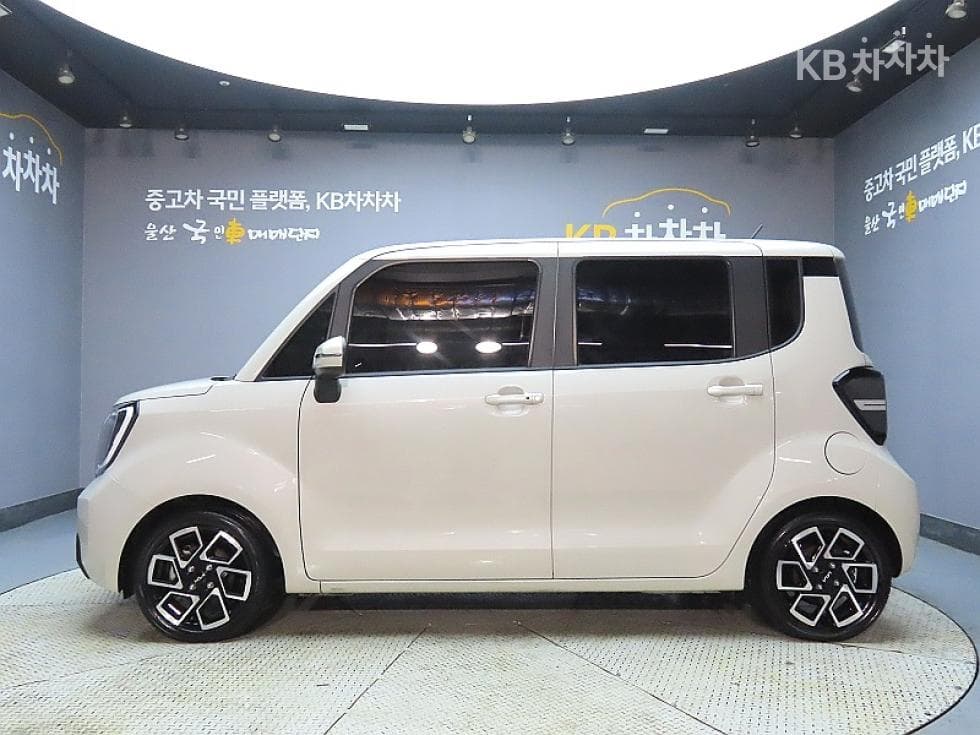 Kia The New (facelift) Kia Ray (van)1.0 Gasoline Signature - 5