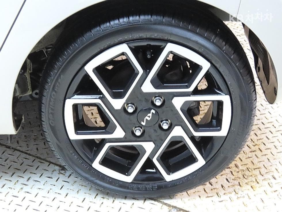Kia The New (facelift) Kia Ray (van)1.0 Gasoline Signature - 20