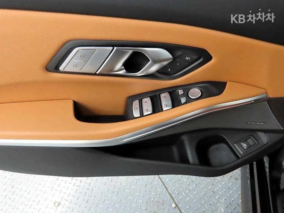 BMW 3 Series (G20)320i M Sport - 11