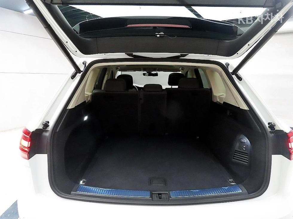 Volkswagen Touareg 3rd Gen3.0 Turbo Diesel Injection Prestige - 18