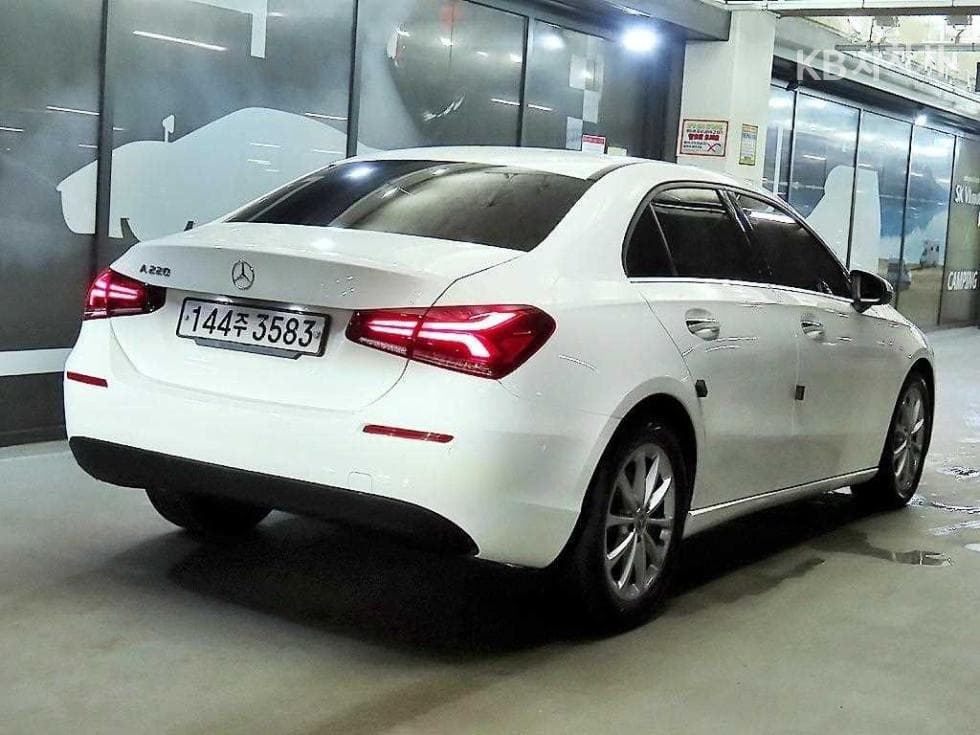 Mercedes-Benz A클래스(W177)A220 Sedan - - 4