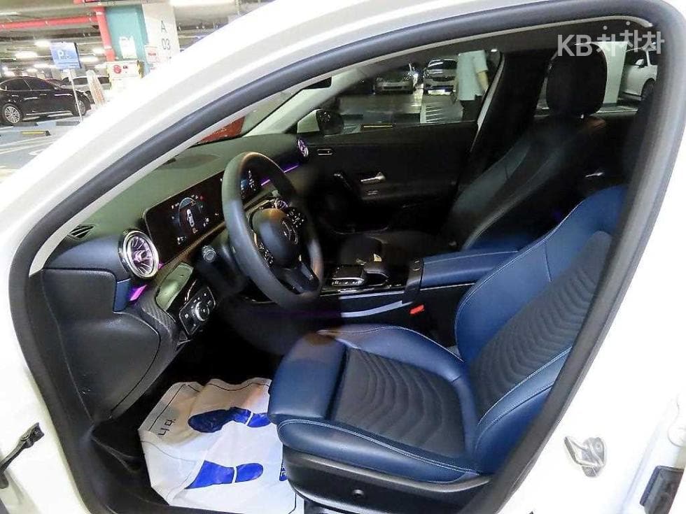 Mercedes-Benz A클래스(W177)A220 Sedan - - 6