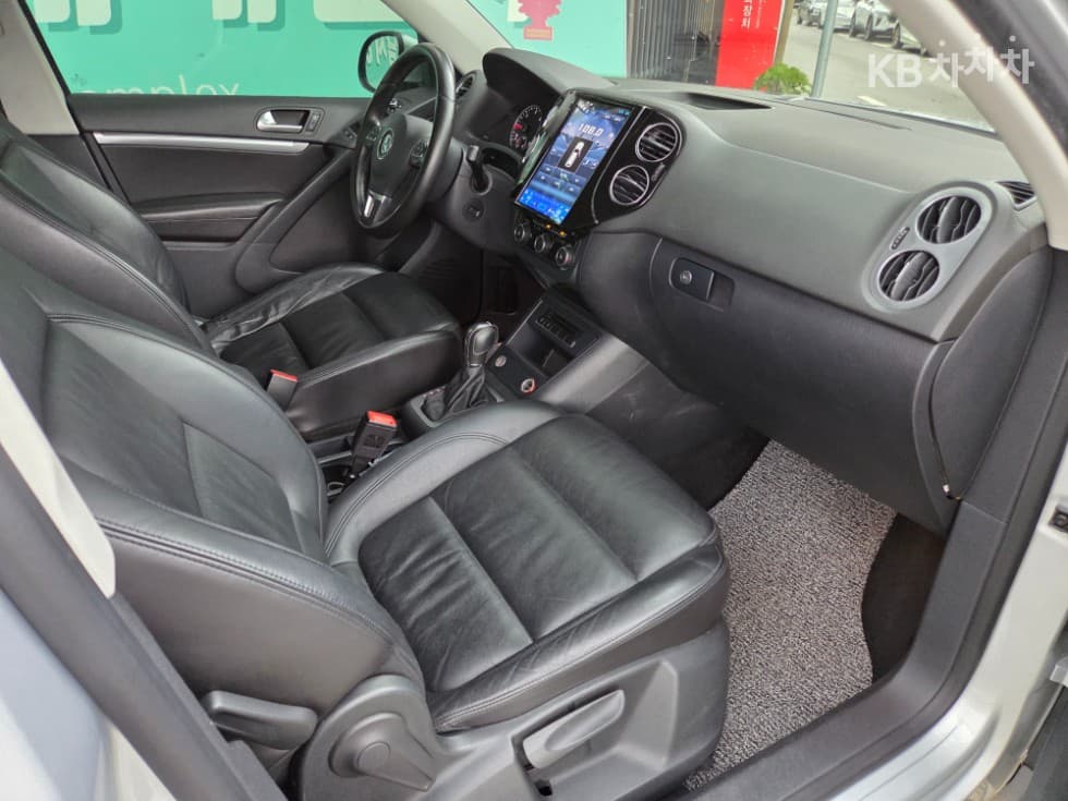 Volkswagen Нов Tiguan2.0 Турбо Дизел Инжекция 컴포트 5N - 25