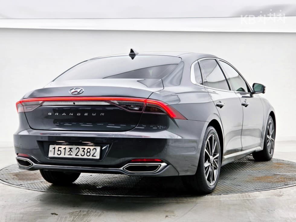 Хюндай The New (фейслифт) Grandeur (Azera)2.5 Le Blanc - 2