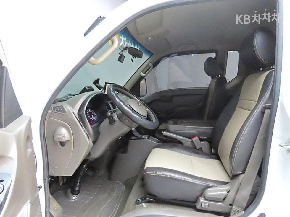 Hyundai Porter 2Extra Long Super Cab CRDi Smart - 9
