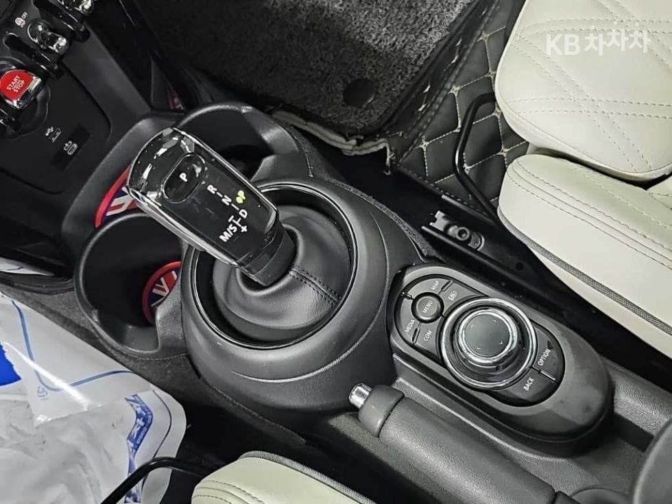 Mini New ConvertibleS 2.0 Classic Launch Pack - 8