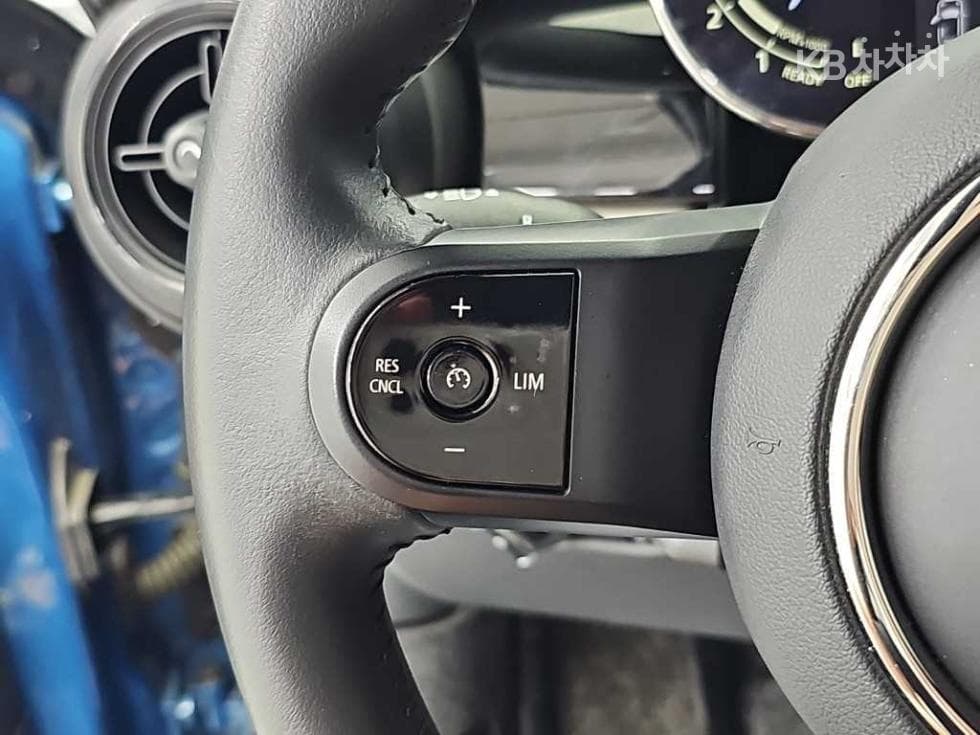 Mini New ConvertibleS 2.0 Classic Launch Pack - 16