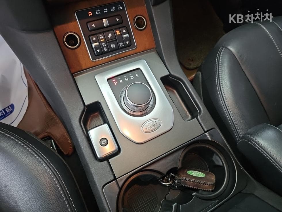 Land Rover 디스커버리43.0 SDV6 SE - 8