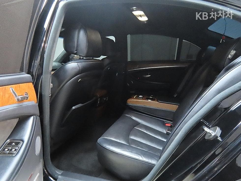KG Mobility New체어맨WCW700 4TRONIC 5-seater Prestige - 11