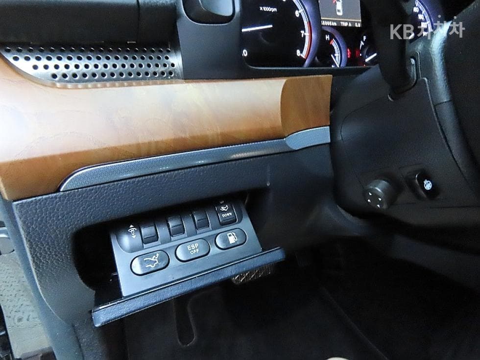 KG Mobility New체어맨WCW700 4TRONIC 5-seater Prestige - 12