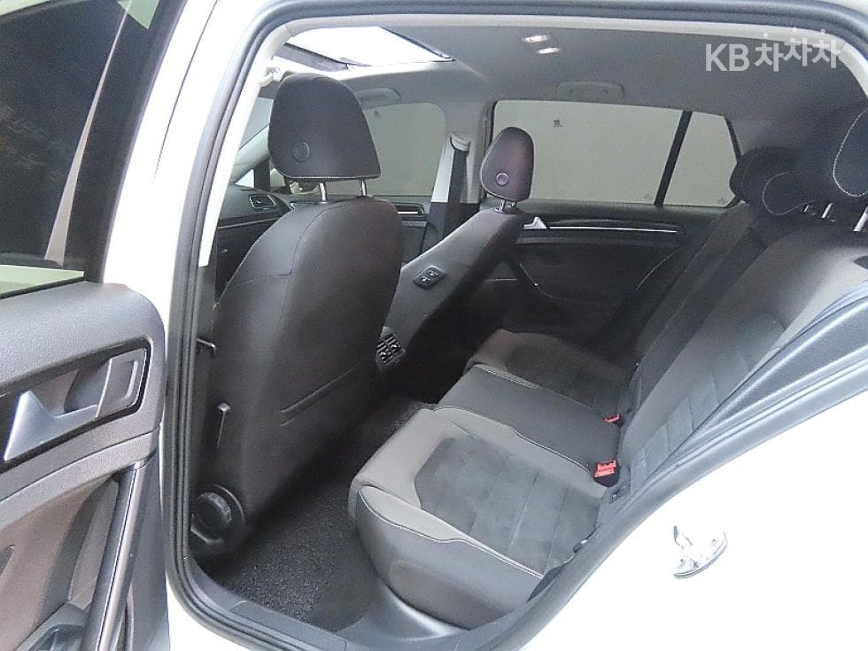 Volkswagen Golf2.0 Turbo Diesel Injection MK7 - 11