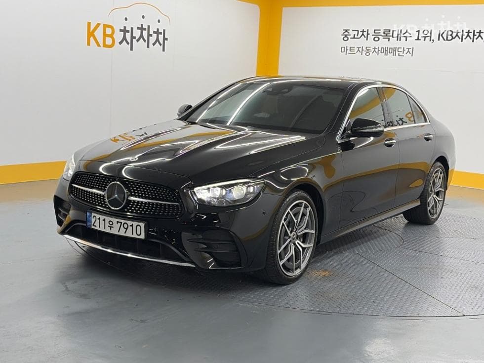 Mercedes-Benz E-Class (W213) E220d 4MATIC AMG Line - Image 1