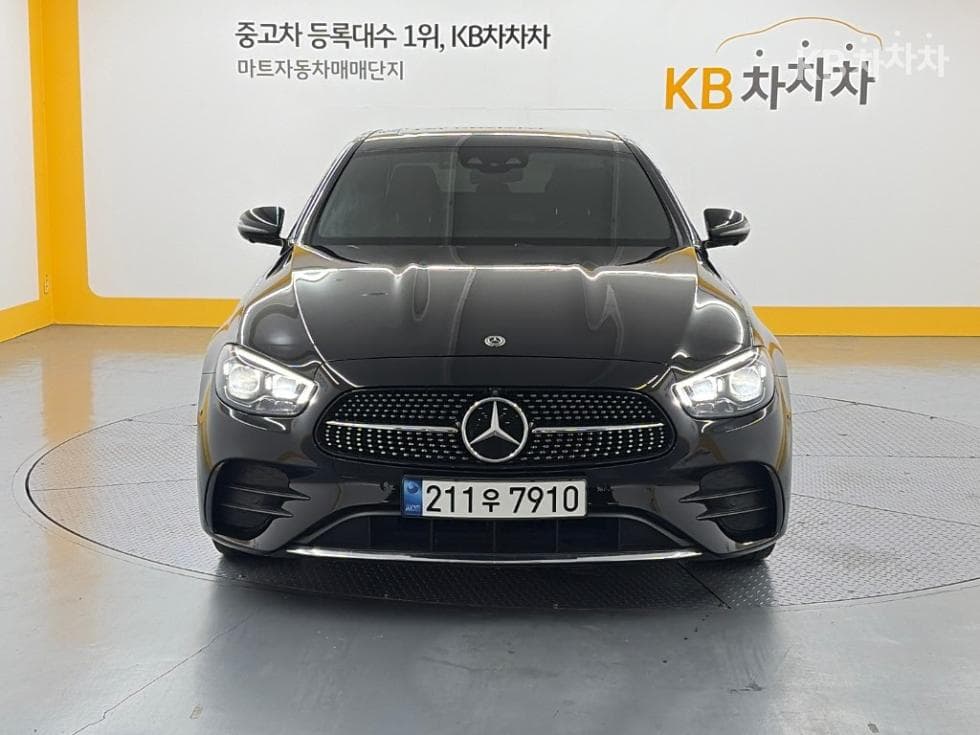 Mercedes-Benz E-Class (W213)E220d 4MATIC AMG Line - 2