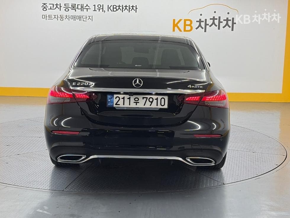 Mercedes-Benz E-Class (W213)E220d 4MATIC AMG Line - 3