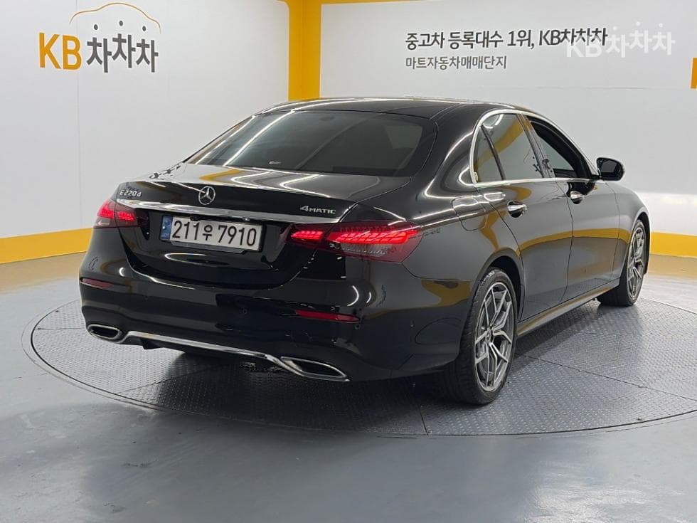 Mercedes-Benz E-Class (W213)E220d 4MATIC AMG Line - 4