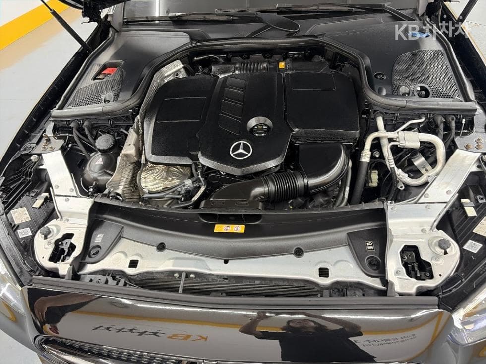 Mercedes-Benz E-Class (W213)E220d 4MATIC AMG Line - 5
