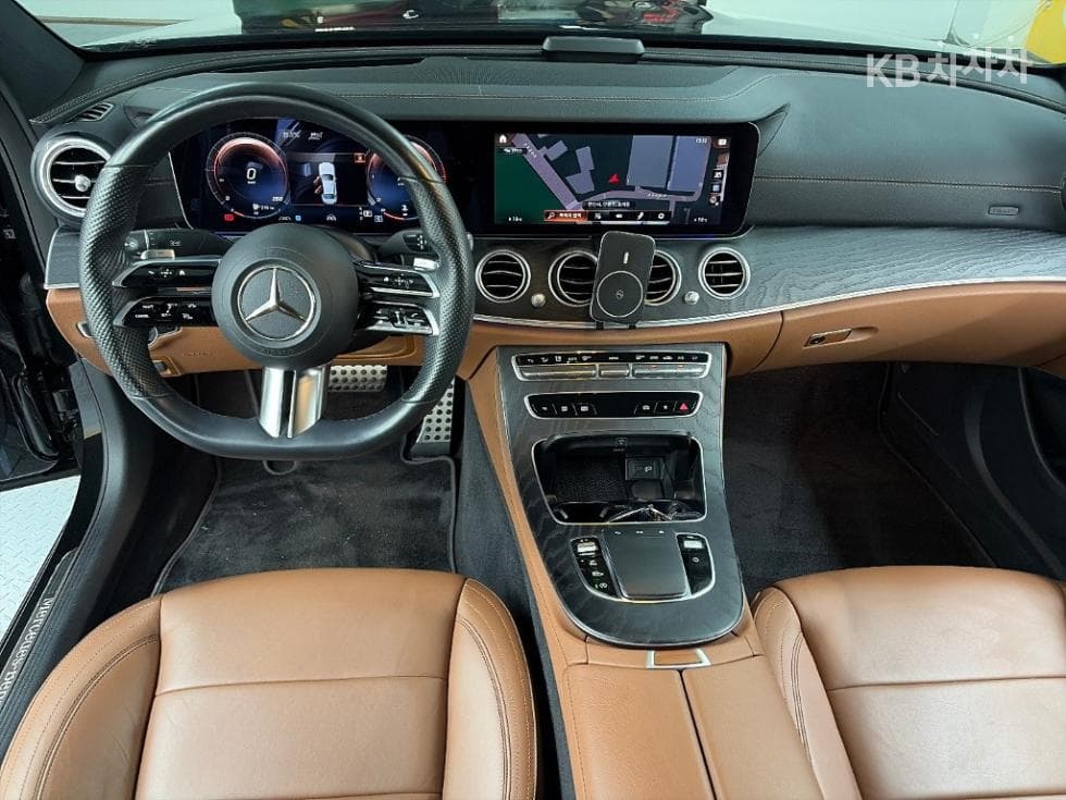 Mercedes-Benz E-Class (W213)E220d 4MATIC AMG Line - 7