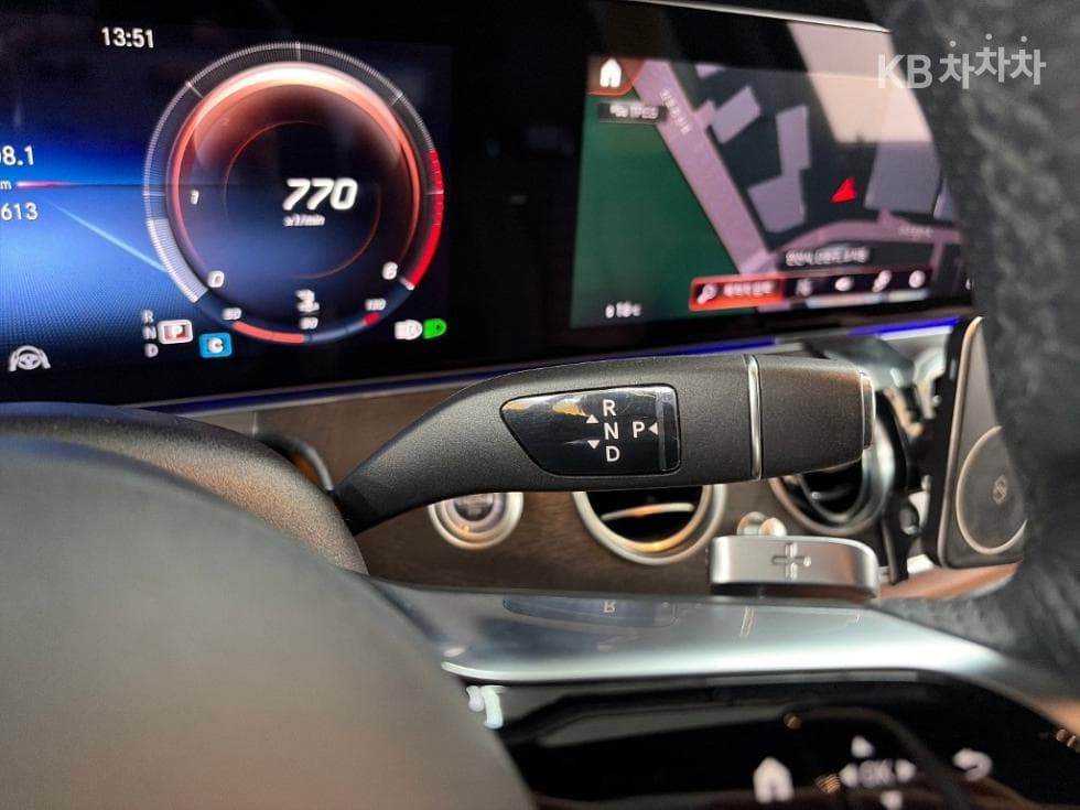 Mercedes-Benz E-Class (W213)E220d 4MATIC AMG Line - 8