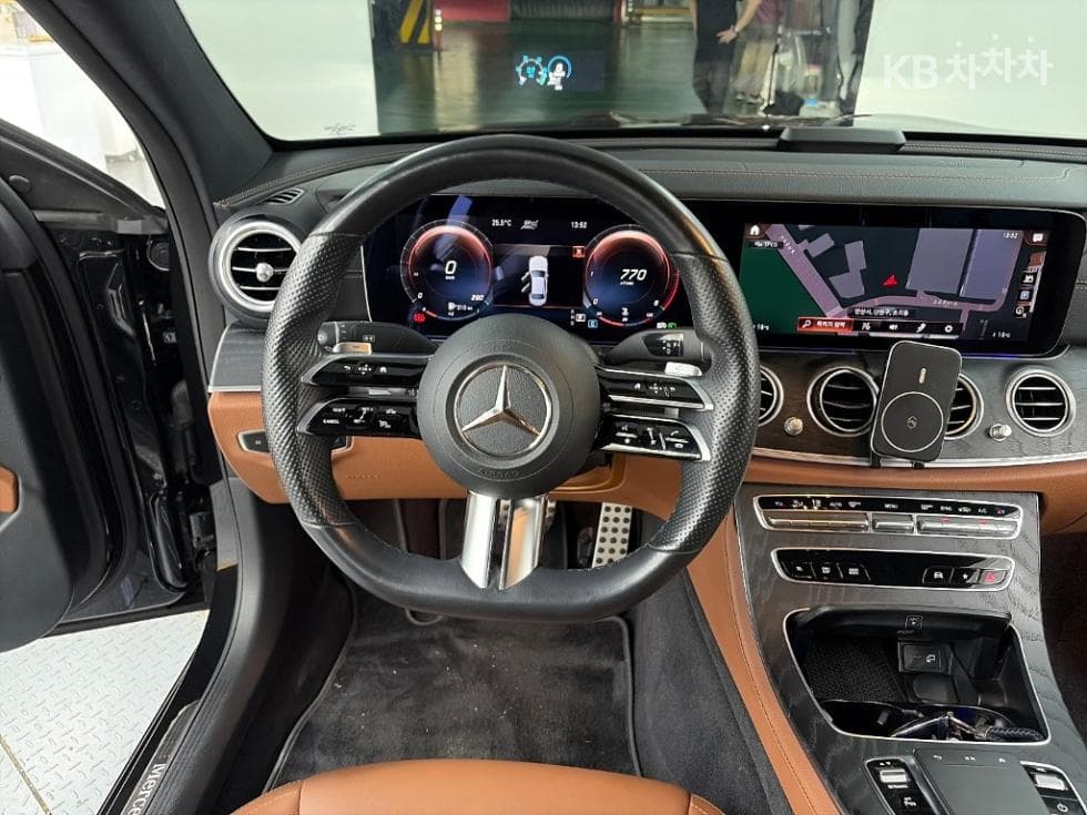 Mercedes-Benz E-Class (W213)E220d 4MATIC AMG Line - 9
