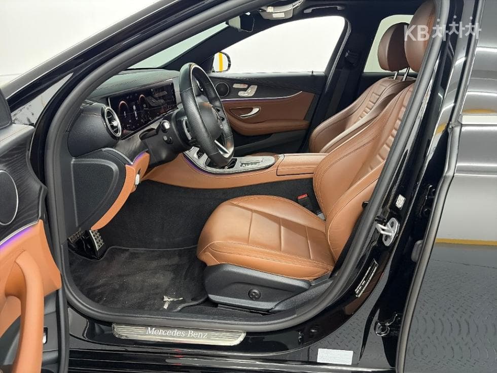 Mercedes-Benz E-Class (W213)E220d 4MATIC AMG Line - 11