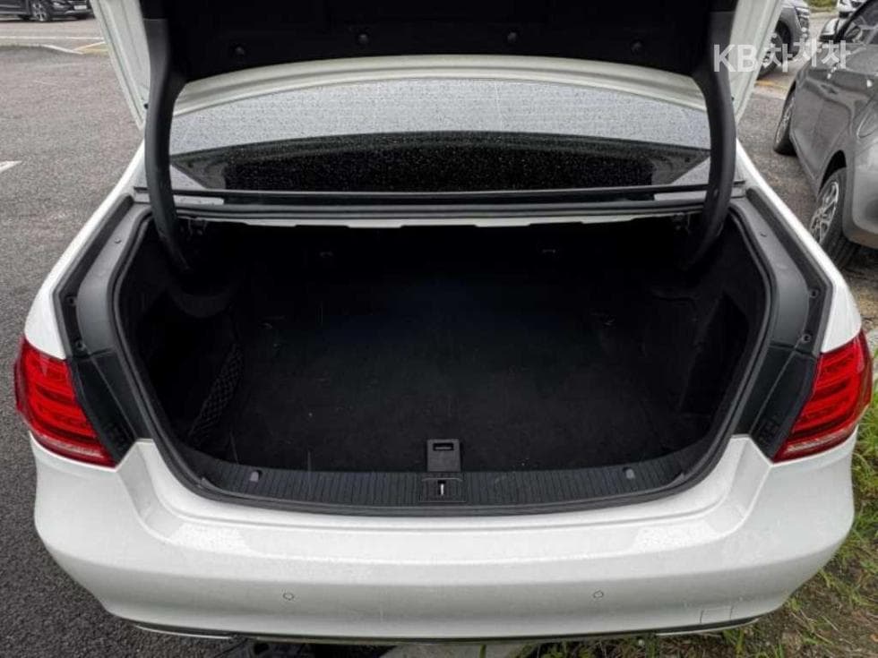 Mercedes-Benz Нов E-КласE300 4매틱 Авангард W212 - 5