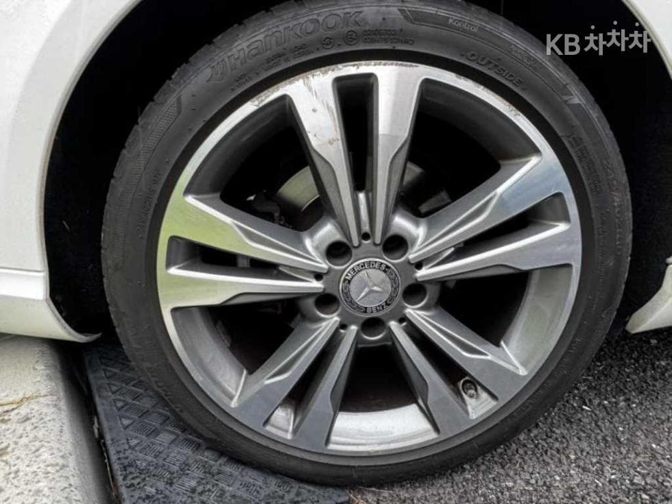 Mercedes-Benz Нов E-КласE300 4매틱 Авангард W212 - 9