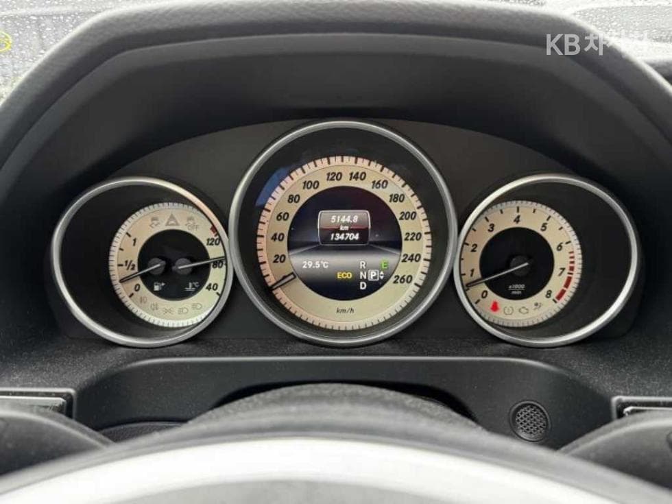 Mercedes-Benz Нов E-КласE300 4매틱 Авангард W212 - 10