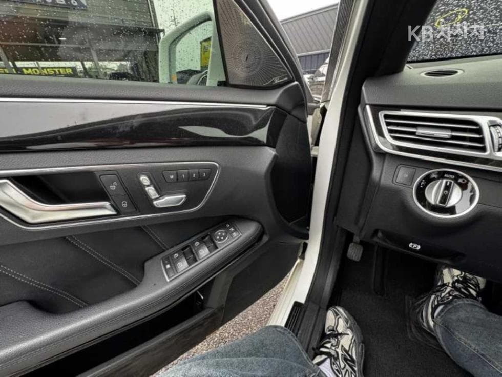 Mercedes-Benz Нов E-КласE300 4매틱 Авангард W212 - 15