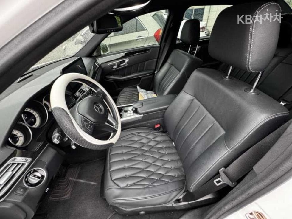 Mercedes-Benz Нов E-КласE300 4매틱 Авангард W212 - 16