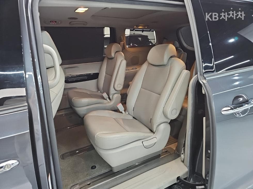 Киа All New Канивал9-местен 2.2 Дизел Престиж - 12
