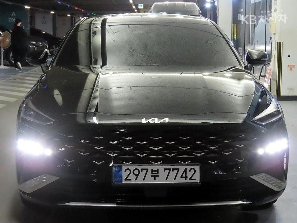 Kia K8 2.5L gasoline Signature - Image 1