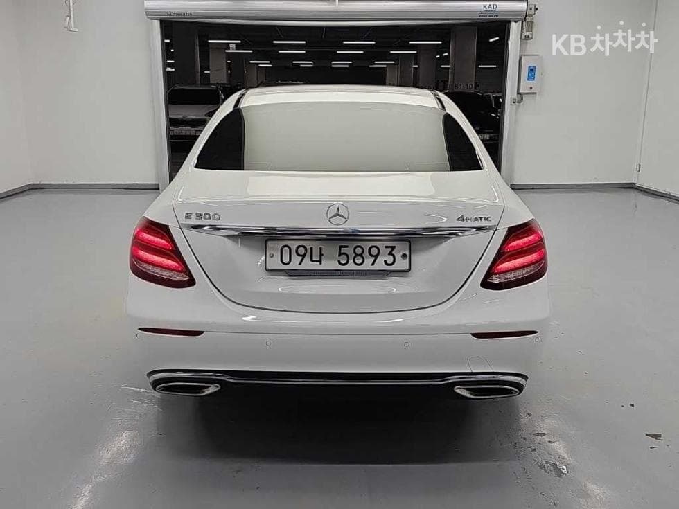 Mercedes-Benz E-Клас (W213)E300 4Matic Exclusive - 3