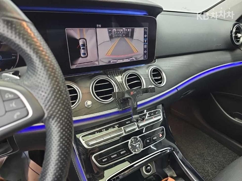 Mercedes-Benz E-Клас (W213)E300 4Matic Exclusive - 10