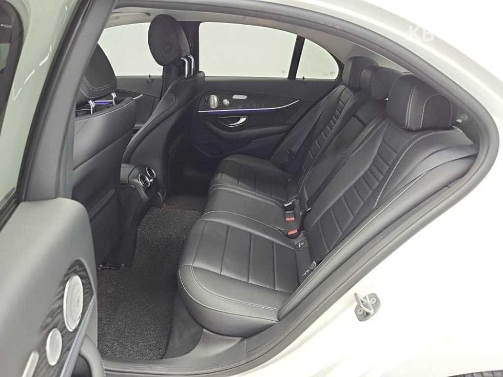 Mercedes-Benz E-Клас (W213)E300 4Matic Exclusive - 12