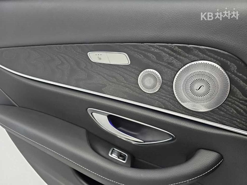 Mercedes-Benz E-Клас (W213)E300 4Matic Exclusive - 13