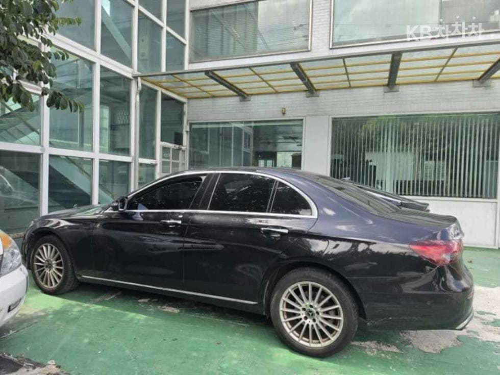 Mercedes-Benz E-Клас (W213)E220d 4MATIC AMG Line - 2