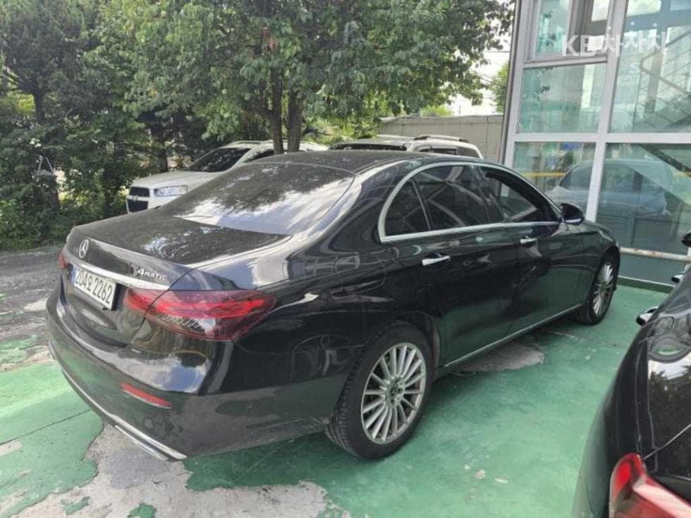 Mercedes-Benz E-Клас (W213)E220d 4MATIC AMG Line - 3
