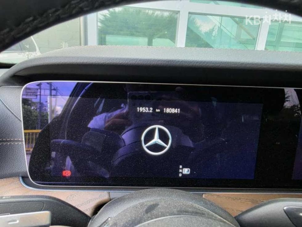 Mercedes-Benz E-Клас (W213)E220d 4MATIC AMG Line - 4
