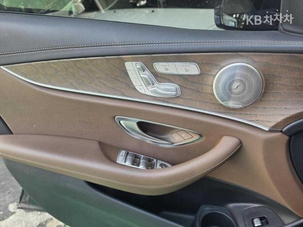 Mercedes-Benz E-Клас (W213)E220d 4MATIC AMG Line - 7