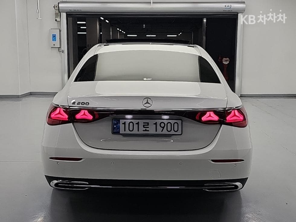 Mercedes-Benz E-클래스 (W214)E200 Avantgrade - 3