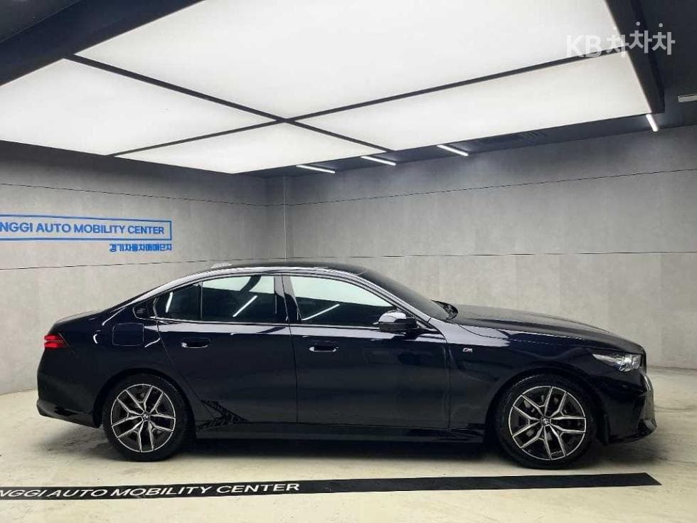 BMW New5 Series(G60)520i M Sport - 2