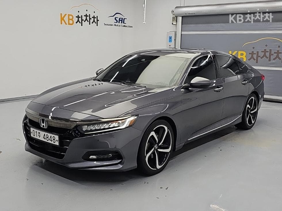 혼다 어코드 10세대 2.0 Turbo - Image 1