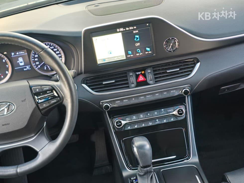 Hyundai Grandeur (Azera)IG2.4 Premium Standard - 19