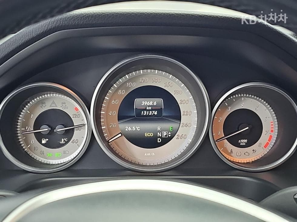 Mercedes-Benz Нов E-КласE300 4매틱 Авангард W212 - 6