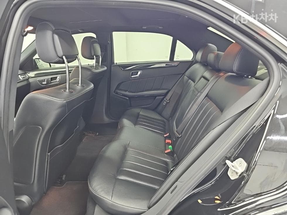 Mercedes-Benz Нов E-КласE300 4매틱 Авангард W212 - 12