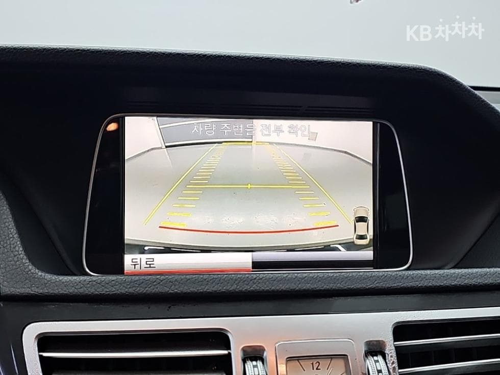 Mercedes-Benz Нов E-КласE300 4매틱 Авангард W212 - 15