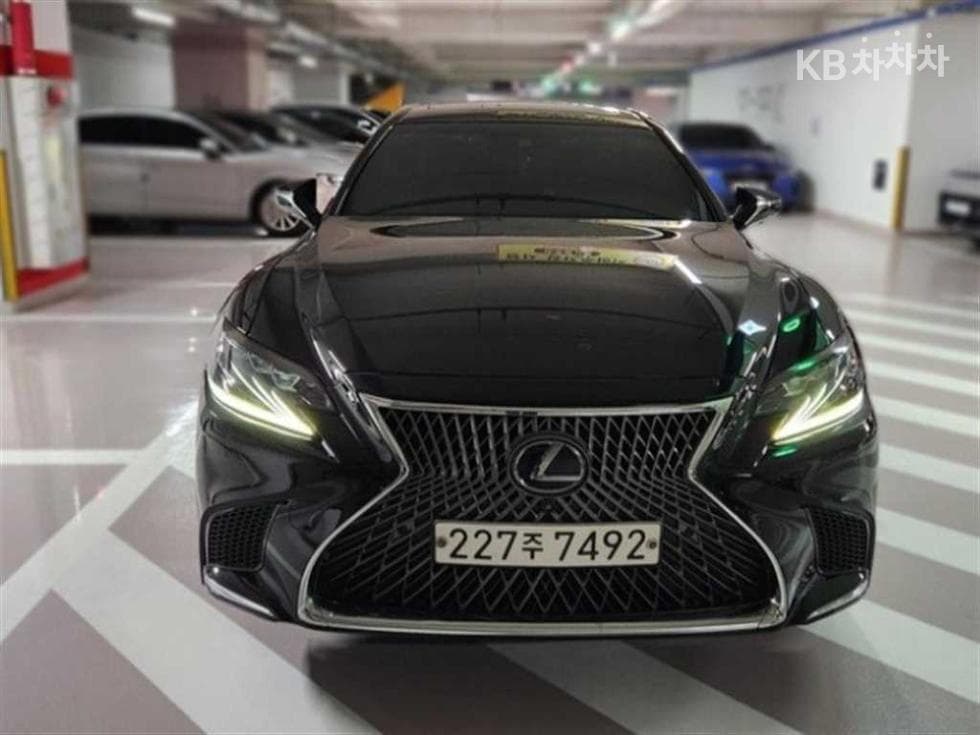 Lexus LS 5세대 500h AWD LUXURY - Image 1