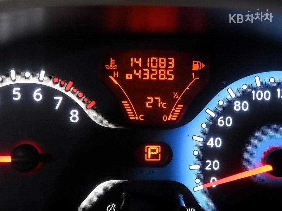 Нисан 큐브1.8 SL CVT (Безстепенна) - 9